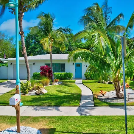 Coastal Cottage Private Oasis W/ Hot Tub & Less Than 5 Minutes To Beach!